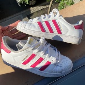 Shell toe Adidas - pink and white💖